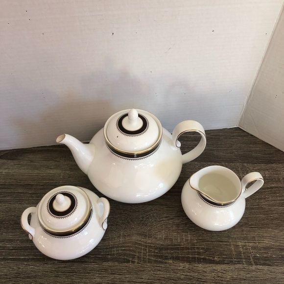 1979 Royal Doulton Harrow Tea Set - Picture 4 of 10